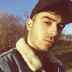 Meet your Posher, Nicholas